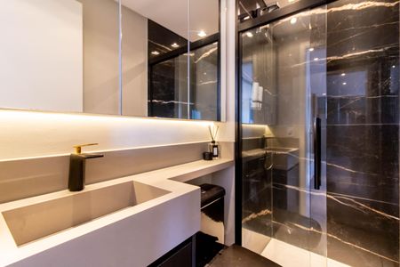 Banheiro de apartamento à venda com 1 quarto, 38m² em Vila Galvão, Guarulhos