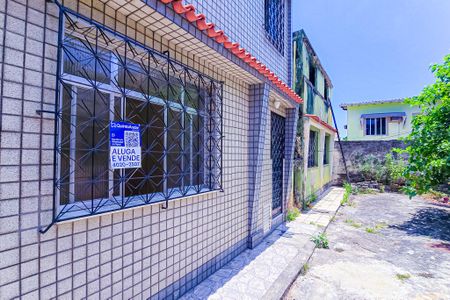 Casa para alugar com 100m², 2 quartos e sem vagaFachada casa placa