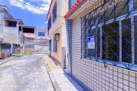 Casa para alugar com 100m², 2 quartos e sem vagaFachada casa placa