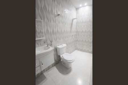 Banheiro de casa para alugar com 1 quarto, 60m² em Rochdale, Osasco