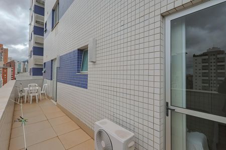 Apartamento à venda com 97m², 2 quartos e 2 vagasVaranda