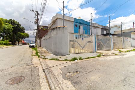 Casa para alugar com 90m², 2 quartos e 2 vagasFachada + Placa