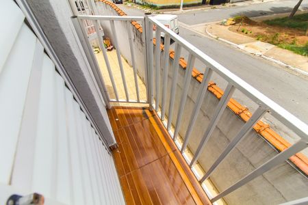 Casa para alugar com 90m², 2 quartos e 2 vagasSacada do Quarto 1