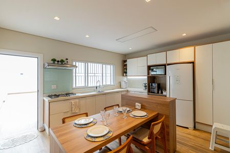 Casa à venda com 165m², 3 quartos e 3 vagasSala e Cozinha 