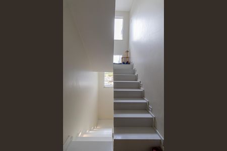 Casa à venda com 165m², 3 quartos e 3 vagasEscada