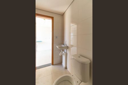 Banheiro de kitnet/studio para alugar com 1 quarto, 25m² em Vila Carrão, São Paulo