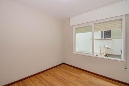 Quarto 1 de apartamento para alugar com 2 quartos, 100m² em Santa Cecília, Porto Alegre