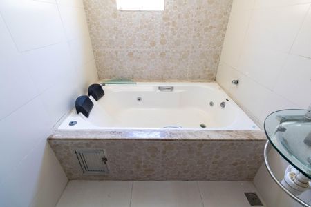 Casa para alugar com 85m², 4 quartos e 3 vagasBanheiro do Quarto 2