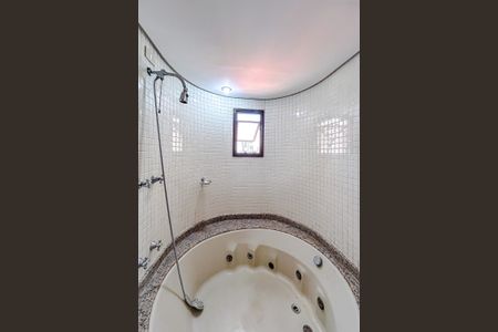 Apartamento à venda com 176m², 4 quartos e 3 vagasBanheiro da Suíte 1