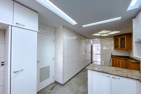 Apartamento à venda com 176m², 4 quartos e 3 vagasCozinha