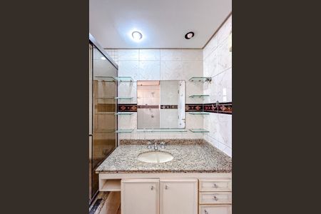 Apartamento à venda com 176m², 4 quartos e 3 vagasBanheiro da Suíte 1