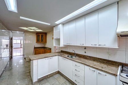 Apartamento à venda com 176m², 4 quartos e 3 vagasCozinha