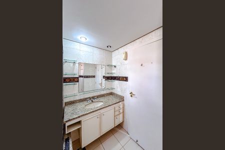 Apartamento à venda com 176m², 4 quartos e 3 vagasBanheiro da Suíte 1