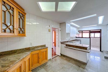 Apartamento à venda com 176m², 4 quartos e 3 vagasCozinha