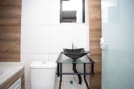 Banheiro da Suíte 1 de casa para alugar com 5 quartos, 60m² em Serraria, Diadema