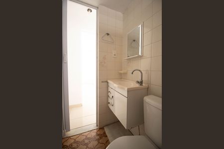 Banheiro de apartamento para alugar com 1 quarto, 45m² em Estrela do Norte, São Gonçalo