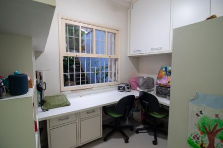 Casa à venda com 225m², 4 quartos e 2 vagasEscritório