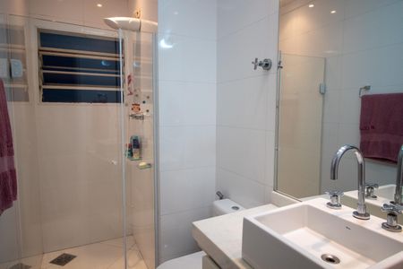 Casa à venda com 225m², 4 quartos e 2 vagasBanheiro