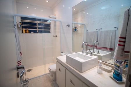 Casa à venda com 225m², 4 quartos e 2 vagasBanheiro do Quarto 1