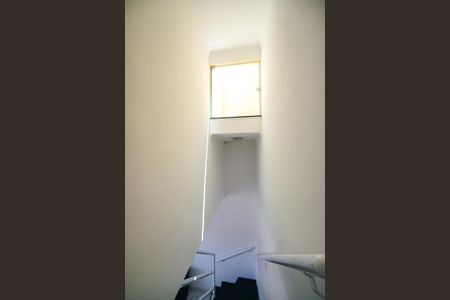 Casa à venda com 103m², 2 quartos e 4 vagas Casa à venda com 103m², 2 quartos e 4 vagasHall da escada