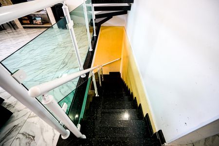 Casa à venda com 103m², 2 quartos e 4 vagas Casa à venda com 103m², 2 quartos e 4 vagasEscada