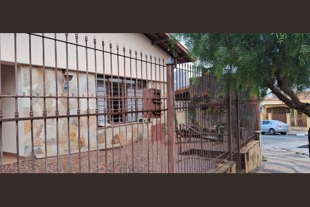 Casa à venda com 154m², 3 quartos e 2 vagasFachada