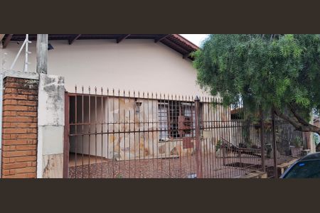 Casa à venda com 154m², 3 quartos e 2 vagasFachada