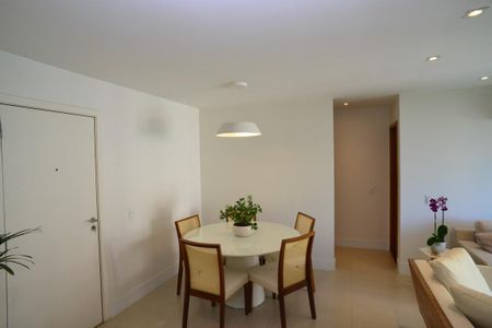 Apartamento à venda com 103m², 2 quartos e 2 vagasSala