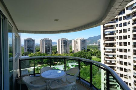 Apartamento à venda com 103m², 2 quartos e 2 vagasVaranda