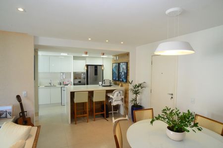 Apartamento à venda com 103m², 2 quartos e 2 vagasSala