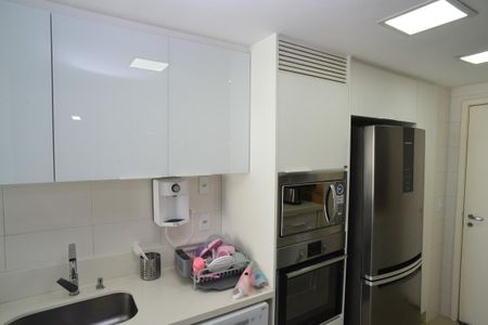 Apartamento à venda com 103m², 2 quartos e 2 vagasCozinha