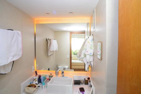 Apartamento à venda com 103m², 2 quartos e 2 vagasBanheiro Suíte