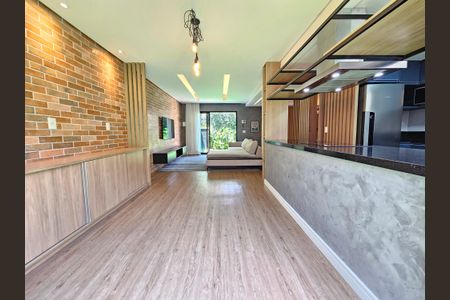 Sala de casa à venda com 3 quartos, 150m² em Vila Cordeiro, São Paulo