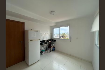 Sala e cozinha de apartamento para alugar com 1 quarto, 24m² em Jardim Placaford, Salvador