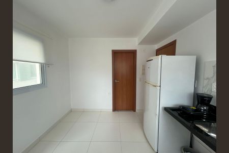 Sala e cozinha de apartamento para alugar com 1 quarto, 24m² em Jardim Placaford, Salvador