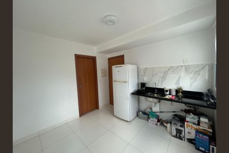 Sala e cozinha de apartamento para alugar com 1 quarto, 24m² em Jardim Placaford, Salvador
