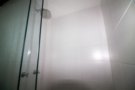 Banheiro de kitnet/studio para alugar com 1 quarto, 27m² em Campo Belo, São Paulo