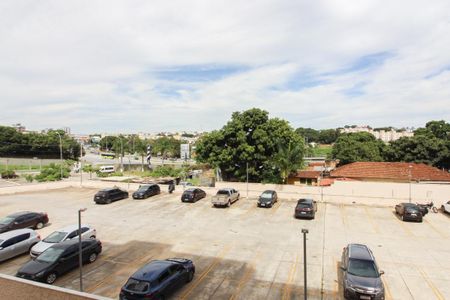 Vista da Sala de apartamento para alugar com 3 quartos, 82m² em Planalto, Belo Horizonte