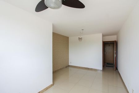 Sala de apartamento para alugar com 3 quartos, 82m² em Planalto, Belo Horizonte