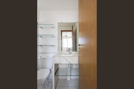 Banheiro da Suíte de apartamento para alugar com 3 quartos, 82m² em Planalto, Belo Horizonte