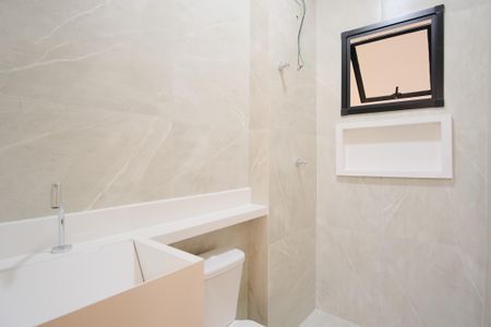 Casa à venda com 128m², 3 quartos e 3 vagasBanheiro da Suíte 2