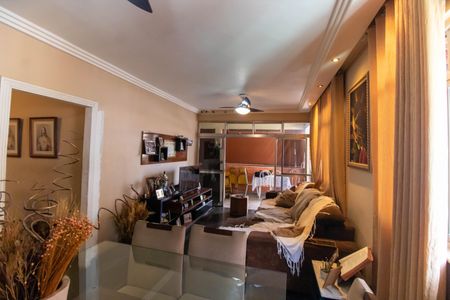 Casa à venda com 360m², 8 quartos e 5 vagasSala