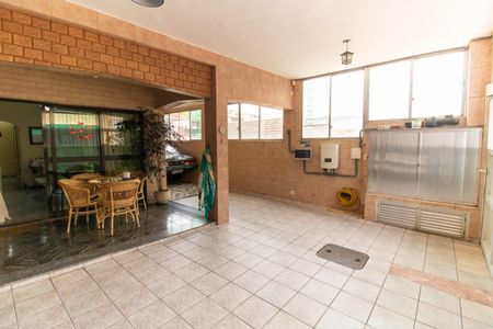 Casa à venda com 360m², 8 quartos e 5 vagasÁrea externa