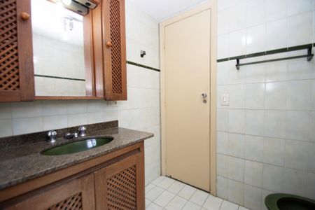 Casa à venda com 175m², 3 quartos e 2 vagas Casa à venda com 175m², 3 quartos e 2 vagasbanheiro corredor