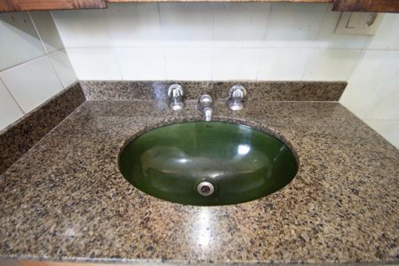 Casa à venda com 175m², 3 quartos e 2 vagas Casa à venda com 175m², 3 quartos e 2 vagasbanheiro corredor