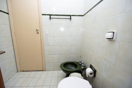 Casa à venda com 175m², 3 quartos e 2 vagas Casa à venda com 175m², 3 quartos e 2 vagasbanheiro corredor