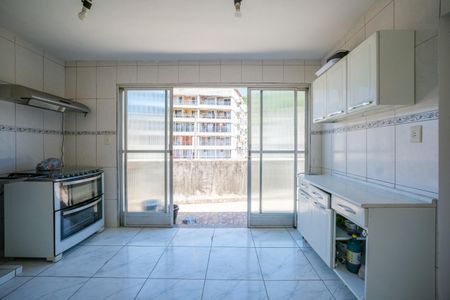 Apartamento para alugar com 130m², 3 quartos e sem vagaCozinha