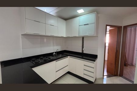 Cozinha de apartamento para alugar com 2 quartos, 90m² em Vila Vitória, Santo André