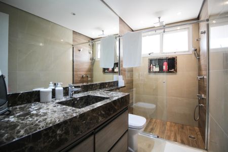 Apartamento à venda com 118m², 3 quartos e 2 vagasBanheiro da Suíte 1 