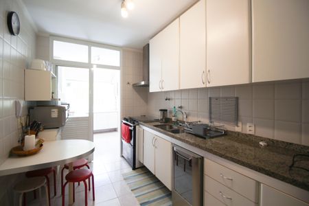 Apartamento à venda com 118m², 3 quartos e 2 vagasCozinha